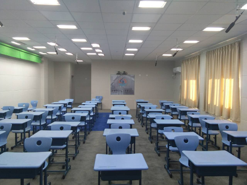 北京第十三中學(xué)分校背面